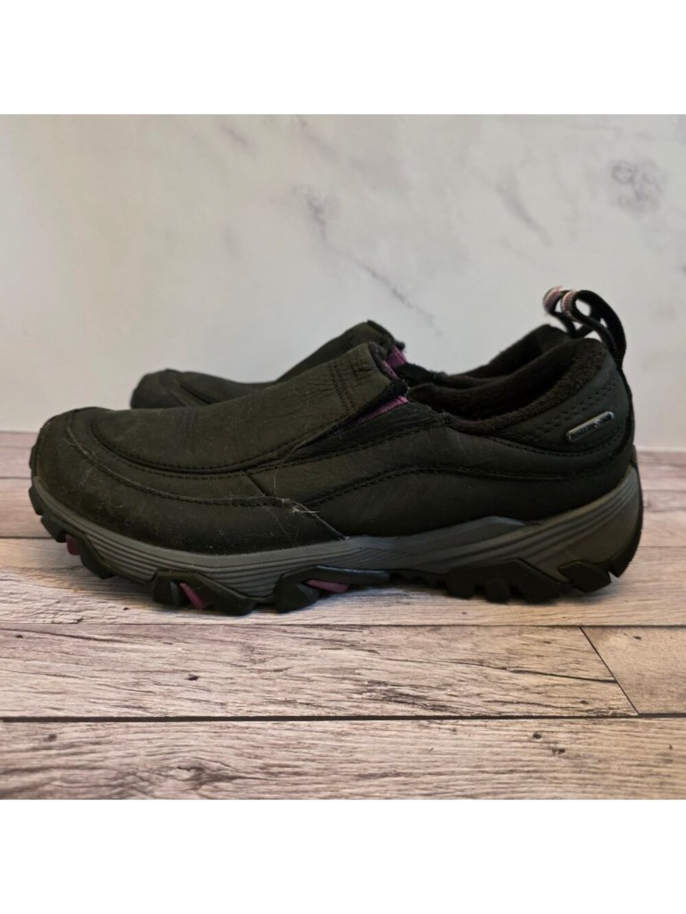 Merrell Womens Black Slip-On Waterproof Hiking Shoes Size 6 Vibram Sole